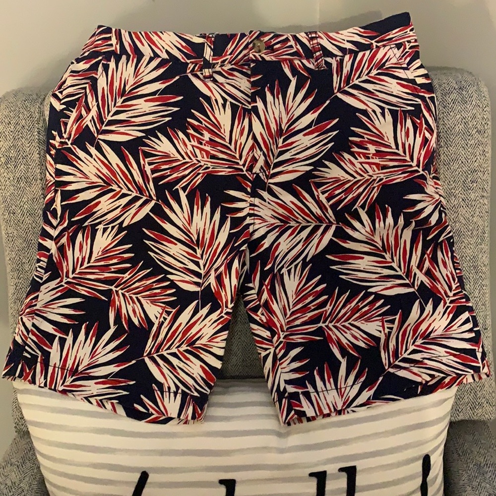 Tommy Hilfiger Men’s shorts-Size 36. Make a statement with these flashy shorts!